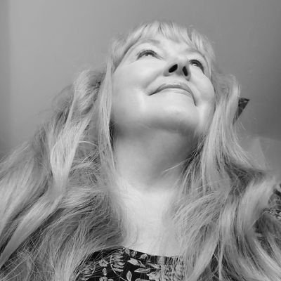 MisiaSaison's profile picture. Cares about democracy.