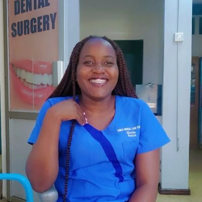 A dentist.... .Foodie🍔🍟🍕🍜 Dog 🐶 lover and swim 🏊 addict.... 😅😅 Dm for only serious business....... Man U diehard.. ... 🤗🤗🤗