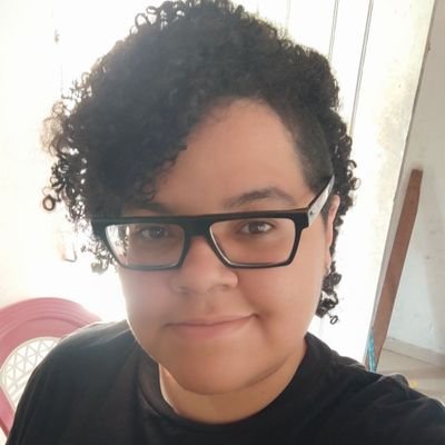 Faço edição de vídeo, umas ilustrações e uns 3D bem loucos. Formada em Design pela UTFPR. -Ela/Dela, Brasileira (Rondoniense), 👩🏻🤝👩🏾💍 @Pan_nem