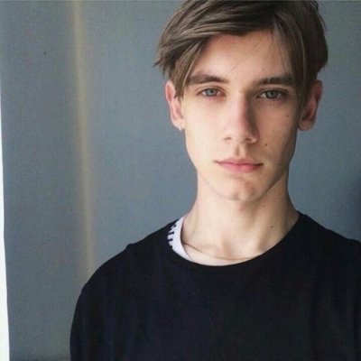 AlgerLily40's profile picture. 