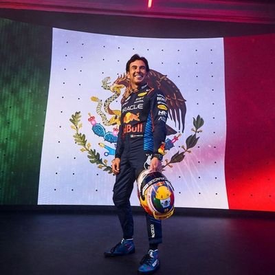 Nicola Porcella OnlyNicola 1%...
Fan #1 de Ferrari....
Fan de Checo....
Chivas mi pasión ❤️ ....
Dentista de profesión