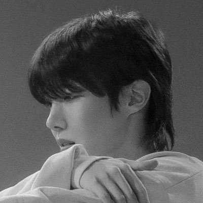 yhibk's profile picture. Lyss •  🏳️‍🌈 🇵🇦 • 20+ • im alive 🤷