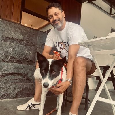 Ad man. Quizzer. Book hoarder. Punster. Sneakerhead. Closet poet. Dogfather. ज़िंदगी एक फ़न है लम्हों को अपने अंदाज़ से जीने का!