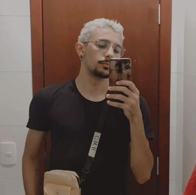 Falo de jogos, animes, séries, filmes, música, e toda essa caralhada de gay/nerd 😗✌️

any pronouns