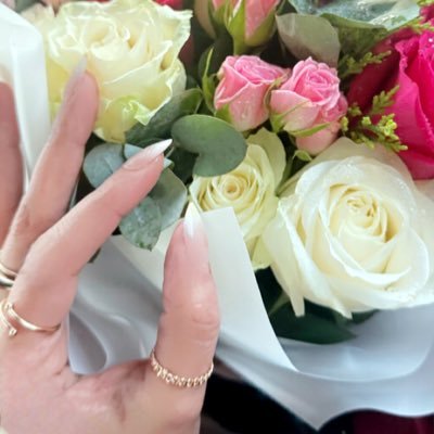 loli_5353's profile picture. قد كنت أرجو في حياتي زهرةً ،، واليوم قلبي بالحقول مليءُ ..