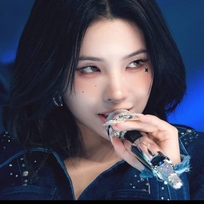 (G)I-DLE x ATEEZ x EVERGLOW.
Fuck off to the fanwars, let me listen in peace.
Astra Main in Valorant.