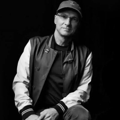 The official account for entrepreneur and executive Jimmy Iovine, co-founder of @usciovineyoung, @iovineyoungcntr, @Interscope, and @beatsbydre.