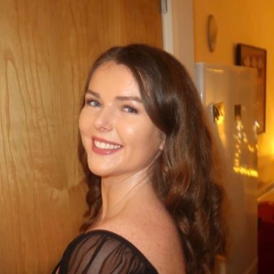 taraniclochlain's profile picture. 23, nuig med 🩺