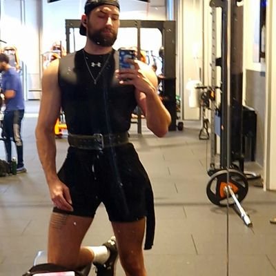 Weightlifting 🏋 Muscle growing 💪Gaymer👾