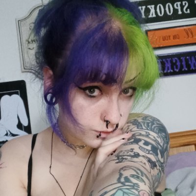 24 y/o. ur local small lewd gothic bratty gore whore switch who loves all things creepy, cute, and kinky. Fansly creator. Selling content. venmo: gothybabybat