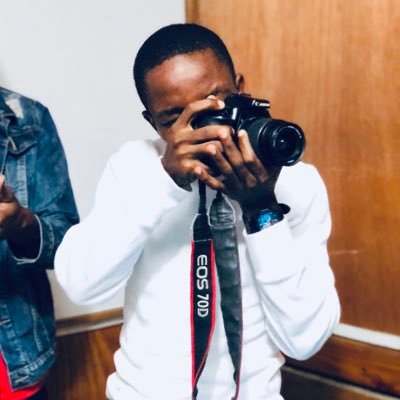 Journalist 🎤| Photographer 📸 | Graphic Designer