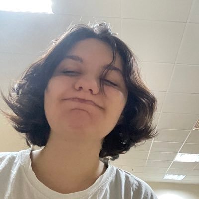 theawkwardseal2's profile picture. infp 6w5