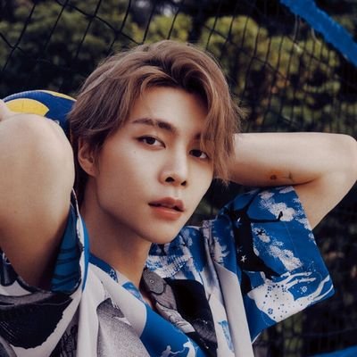 NOT REAL・1995 : a talented American guy named Johnny Suh from NCT who thinks that there’s nothing wrong with chillin’ all day. be there for me? be there for me!