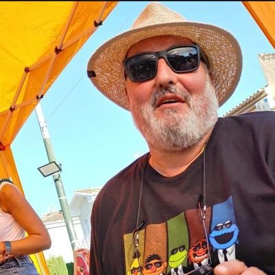 Los politicos nos mean y los periodistas nos dicen que esta lloviendo.