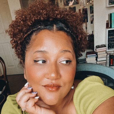 Writer of fairytales filled with Black girl magic & visual content creator inspired by books, find more at https://t.co/0RJlGex6zl she/her