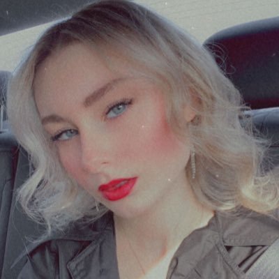 •she/her• •horror movie lover🔪🩸• •instagram: mandy_irene_•