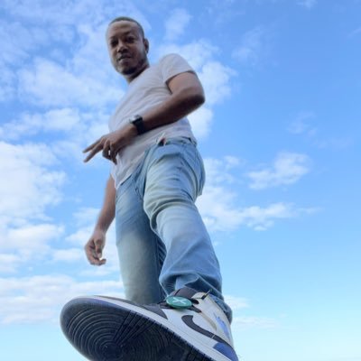 jorgeldlsl's profile picture. Dios, Familia, Comida, Leer, Dormir, Salir, Hacer amigos, Programar, Ayudar y uno que otros más hábitos 😊 console.log('God bless you.'); 4x AWS Certified.