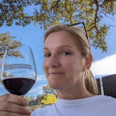 RainaWhale56281's profile picture. 