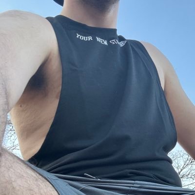 Vers bottom bator boy obsessed with pretty penis & porn. DMs are always open 😈