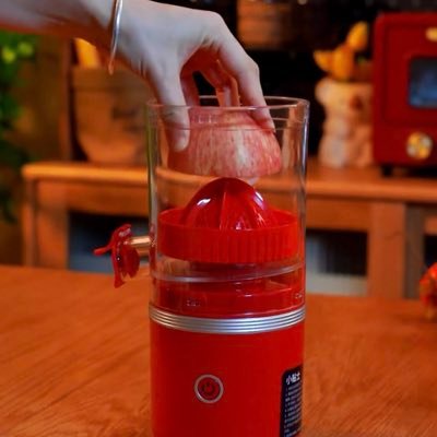 Portable freshly squeezed juice machine. No need to peel or core. Simple, convenient and authentic.