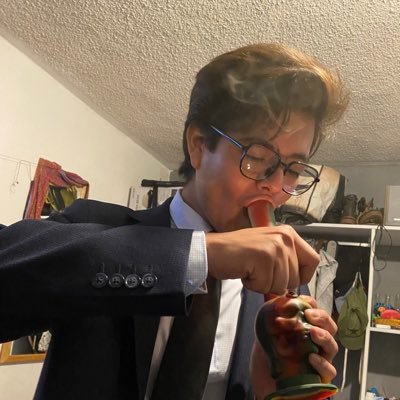 Encueramiento, mariguaniza, degenere sexual, mugre, pelos, muerte.