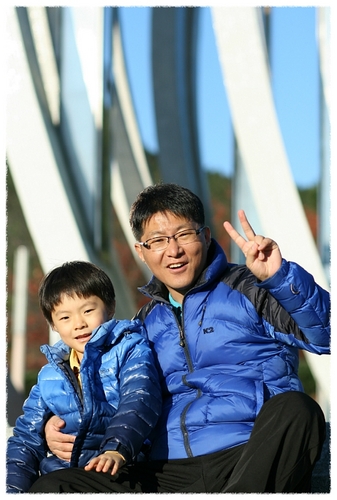 hwany000's profile picture. 새로운 세상은 가능하다