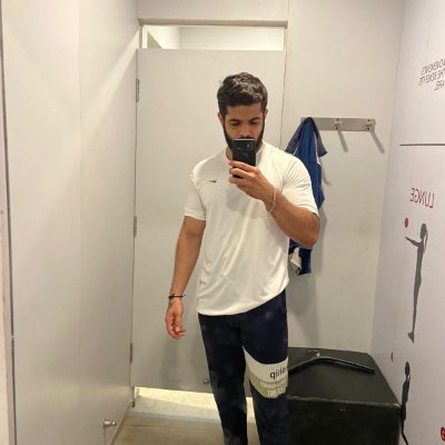 akshitrastogi03's profile picture. allergic to average