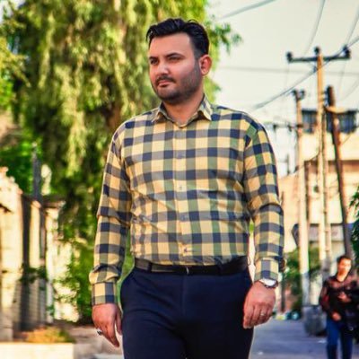باید حکومت چنان باشد که اگر رئیس جمهورش توی مردم آمد، دوره اش بکنند و با او خوش و بش کنند؛ نه این که اگر صداش در آید، فرار کنند از دستش. (صحیفه امام؛ ج ۷،ص ۵۲۸)