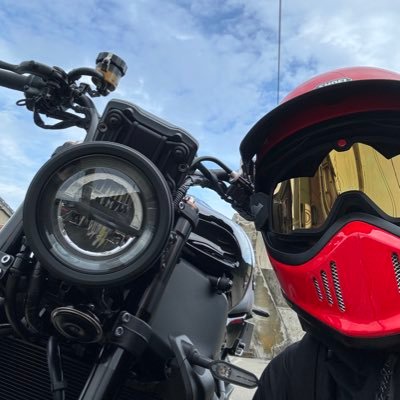 無言フォローすみません。フォロバしてくれると嬉しいです🙇 ゲーム好きのバイク乗りです。 バイク:XSR900 ゲーム:lol.FF14