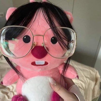 strawbeebunny's profile picture. ever seen a bad bitch fumble YOU?