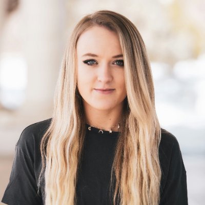 AnnaRobert22612's profile picture. 