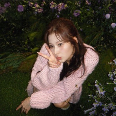 lmklinh's profile picture. eternally hopin’ we can stay where we'll keep sparkling beautifully˖ ࣪⊹𐙚