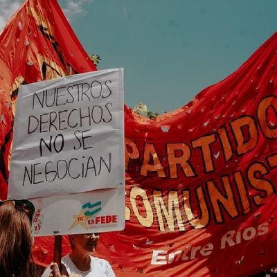 Militante territorial.
Padre y laburante de lunes a lunes.
Creo que otro mundo es posible y que el capitalismo humano no existe,  es capitalismo.