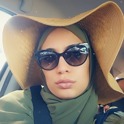 Yu5hra's profile picture. Wife, Mom, Teacher, lover of good books