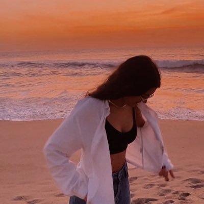 Clara99841577's profile picture.