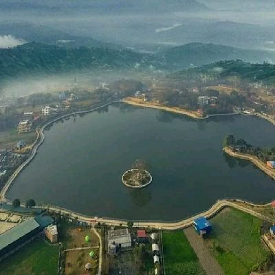 समय को लिला, हरेक पल हरेक कुरा परिवर्तनसिल छ। त्यसैले समयको पछाडी लागेको छु, हेरौं कहाँ पुराउँछ समयले।