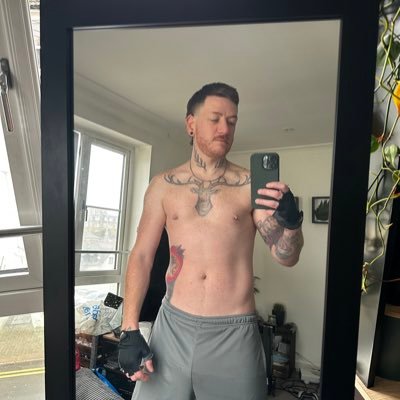 Brighton(ish) content creator, horny barber and massage therapist, ginger