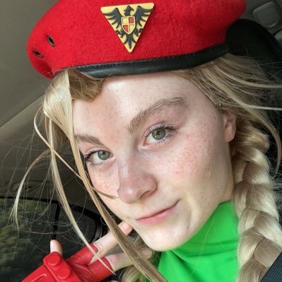cosmic_lils's profile picture. Artist/Cosplayer/Video Game Enthusiast/Cat Mom🐱