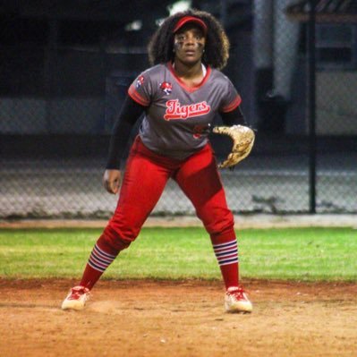 Andrew Jackson class of 25 🐅;) softball 🥎 : 2nd base & weightlifting 🏋🏾‍♀️ : weight class 126 max: bench 120 max: clean 130 phone number : 904-489-6714