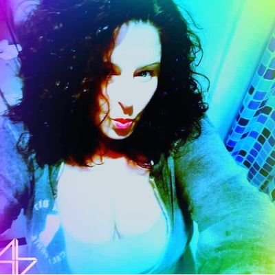 DeeDee123456's profile picture. Living in San Diego!