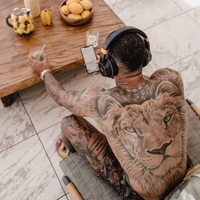 Olakay8561's profile picture. This is a personal account if i follow you pls follow back ✌️