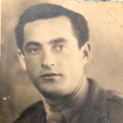 Spurs fan. F1 fan. Cyclist. Proud Jew. Second Generation. Fighting antisemitism. Never Again. #BringThemHomeNow🎗️Own views. עַם יִשְׂרָאֵל חַי