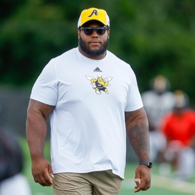 John3:17 9 year Pro. Offensive lineman 🔥🦅🏈💍. AIC  Offensive line coach 🐝O.L.D ALL FOR JESUS ALL IN JESUS JESUS FOR ALL 🙏🏽🏈👨‍👩‍👧‍👦