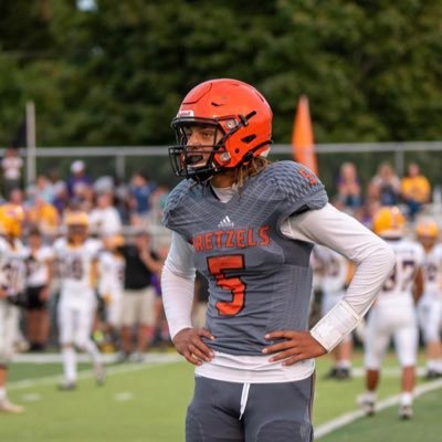 6’5 dual- threat QB 220LBS @zaysegner1@icloud.com 815-821-0185 4 years of eligibility
