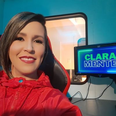 Periodista. 
Presentadora en @vtvcanal8. 
Certificado de locución n°55.833. Premio Nacional de Periodismo Simón Bolívar 2018 y 2022.