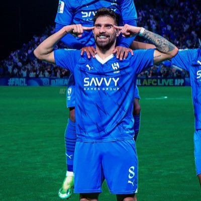 xrooo_s's profile picture. لا أبرح حتّى أبلغ .💙