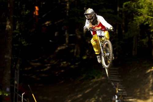 This is the twitter page of Emi Siegenthaler - Pro downhill Rider - PIVOT cycles downhill team.  https://t.co/zXVqF0TGYr