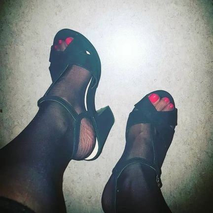 Welcome to my wonderful world of foot fetish.
Your pleasure is my sole purpose 💋