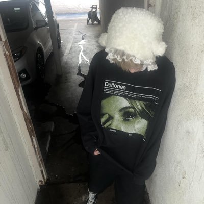 official page for @/vampire.lex on insta & other places my face is // 22yrs // he/him // i post shit on here cause everythin is censored ♡