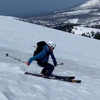 雪山を滑るライトワーカー！
光を導く、天使の口寄せ占い術師